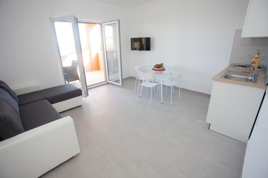 Apartments Marly Trogir Exteriör bild