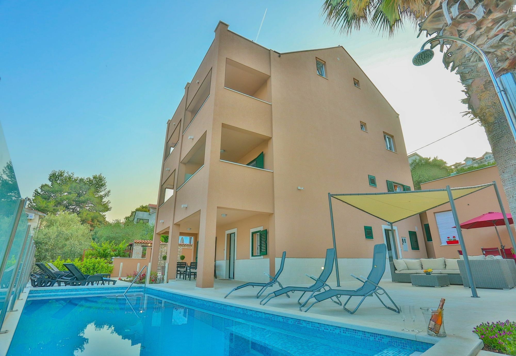 Apartments Marly Trogir Exteriör bild